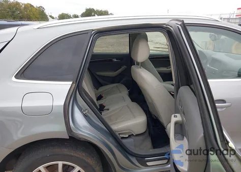 2010 Audi Q5 3.2 Premium z USA, uszkodzony, nr VIN WA1LKAFP7AA094983